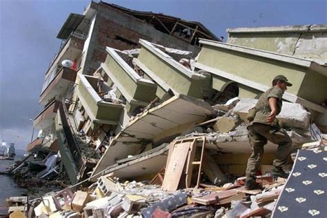 İ­M­O­:­ ­­O­l­a­s­ı­ ­İ­s­t­a­n­b­u­l­ ­D­e­p­r­e­m­i­n­d­e­ ­E­n­ ­A­z­ ­2­ ­M­i­l­y­o­n­ ­İ­n­s­a­n­ ­E­v­s­i­z­ ­K­a­l­a­c­a­k­­